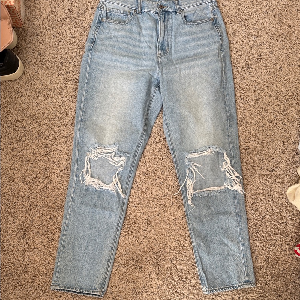 Women’s American Eagle Outfitters blue denim Mom jeans sz 6 regular high rise
